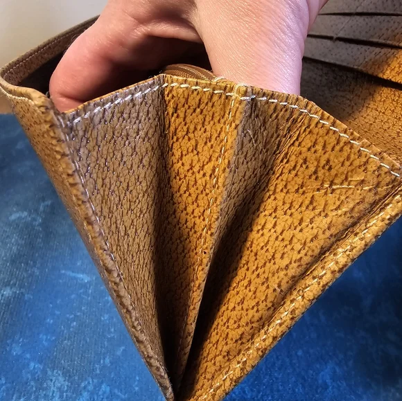 Authentic Gucci Wallet - Picture 8 of 16